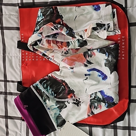 NWT Lululemon Speed Tight III *All Full-On Luxtreme Pigment Wave Multi Black Sz4 - Picture 1 of 14